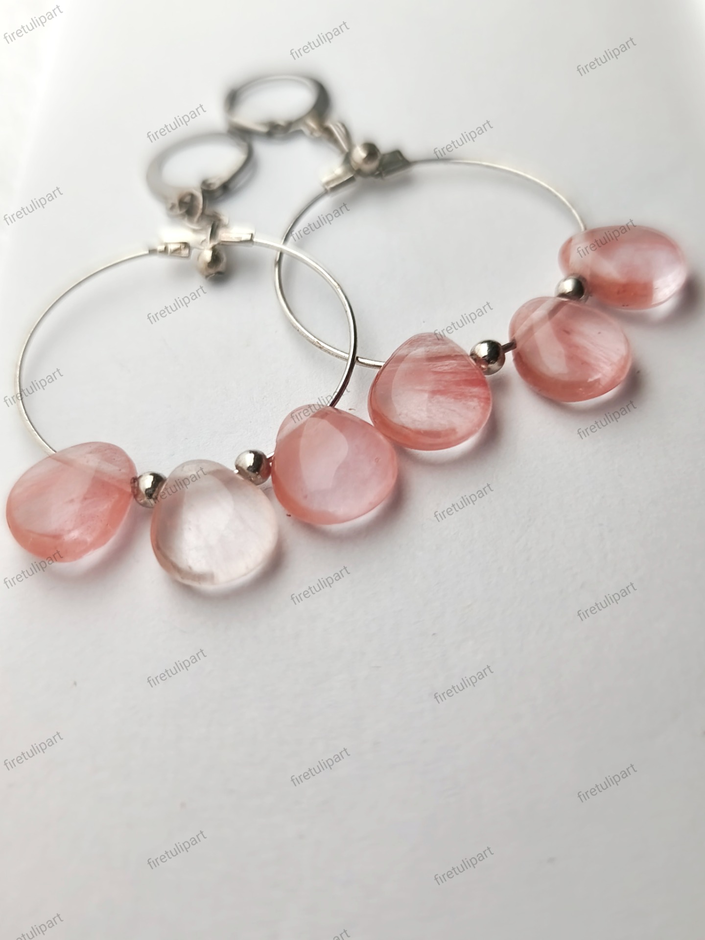 csepp alakú rózsakvarc, kerek nemesacél fülbevaló